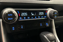 valkoinen Toyota RAV4 2023 kuva 24.