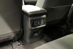 valkoinen Toyota RAV4 2023 kuva 27.