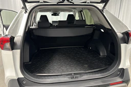 valkoinen Toyota RAV4 2023 kuva 28.
