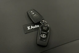 valkoinen Toyota RAV4 2023 kuva 32.