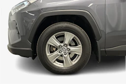 harmaa Toyota RAV4 2023 kuva 12.