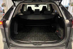 harmaa Toyota RAV4 2023 kuva 15.