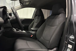 harmaa Toyota RAV4 2023 kuva 17.