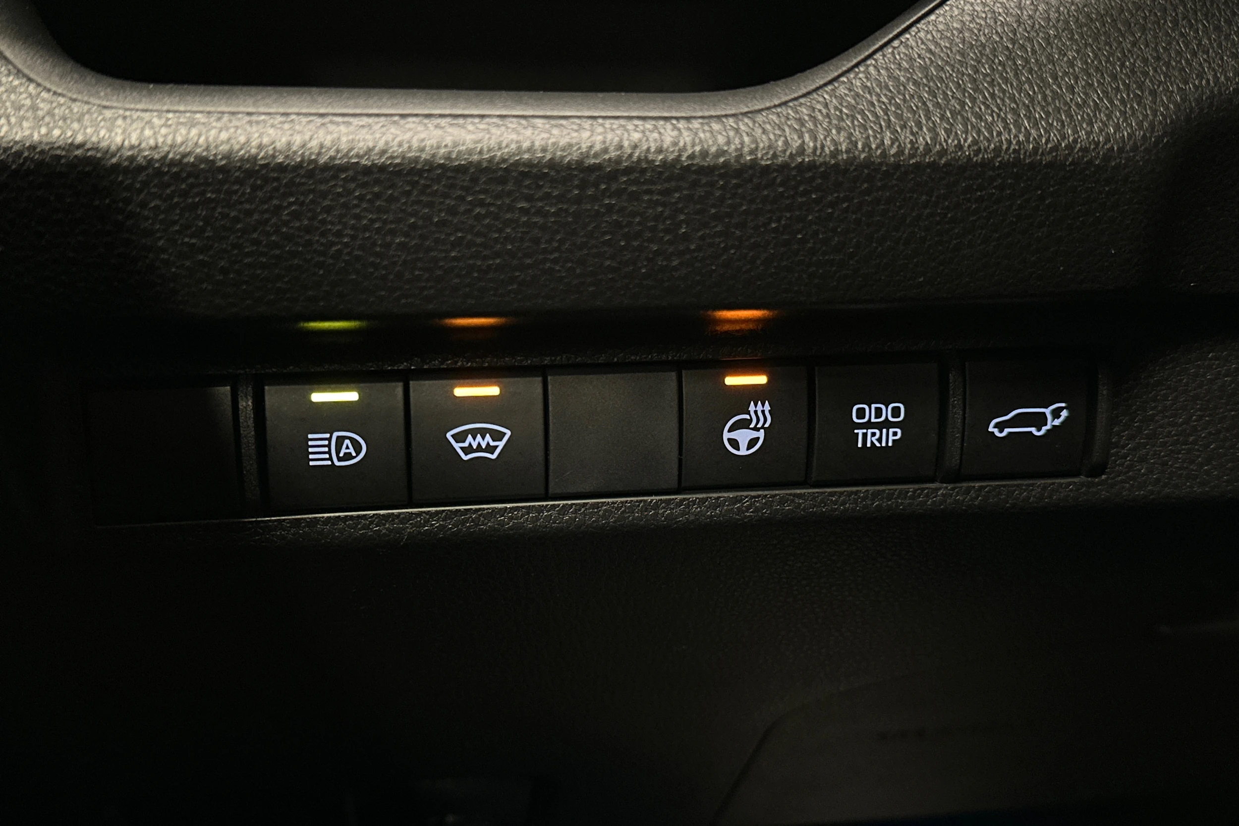 harmaa Toyota RAV4 2023 kuva 21.