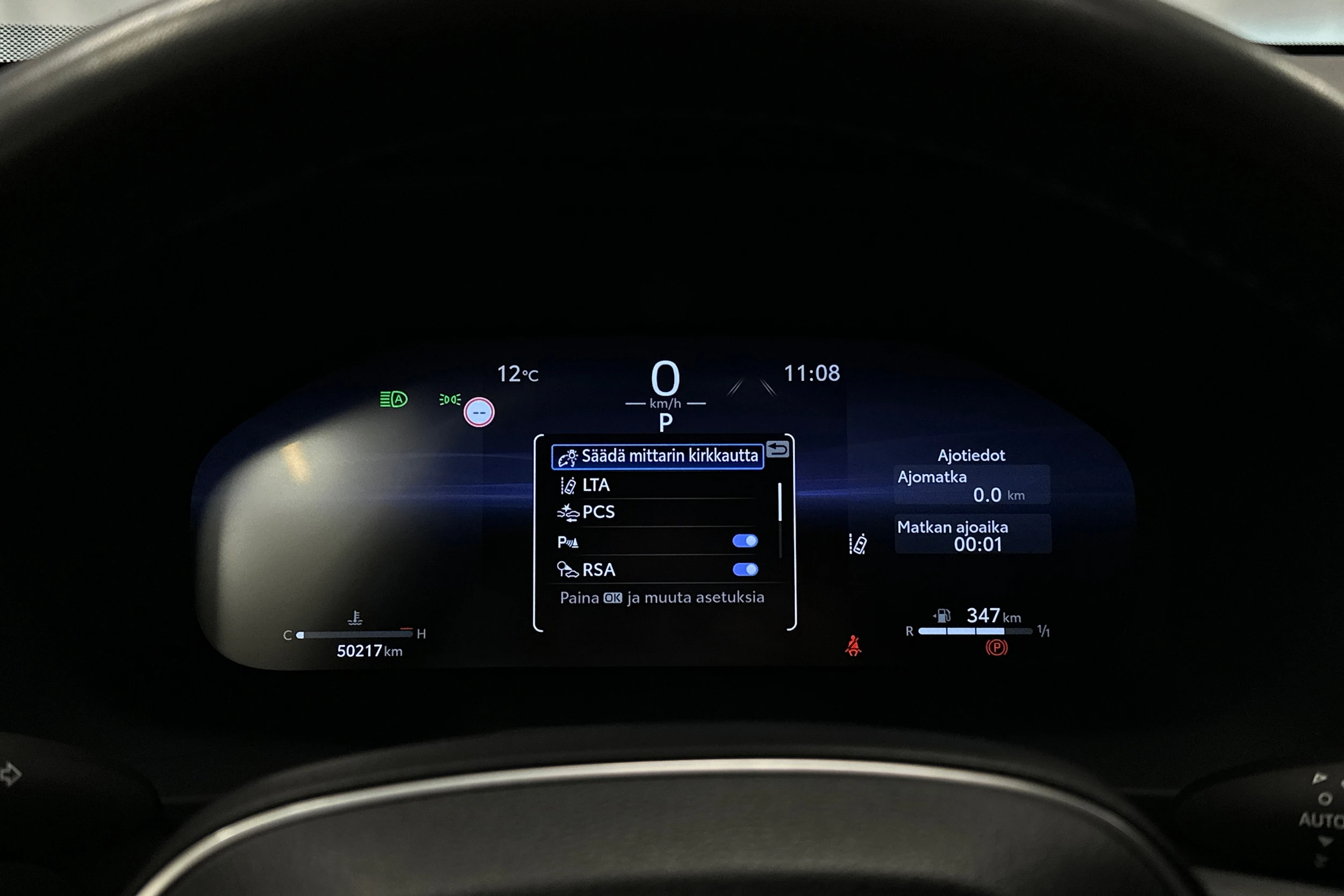 harmaa Toyota RAV4 2023 kuva 22.