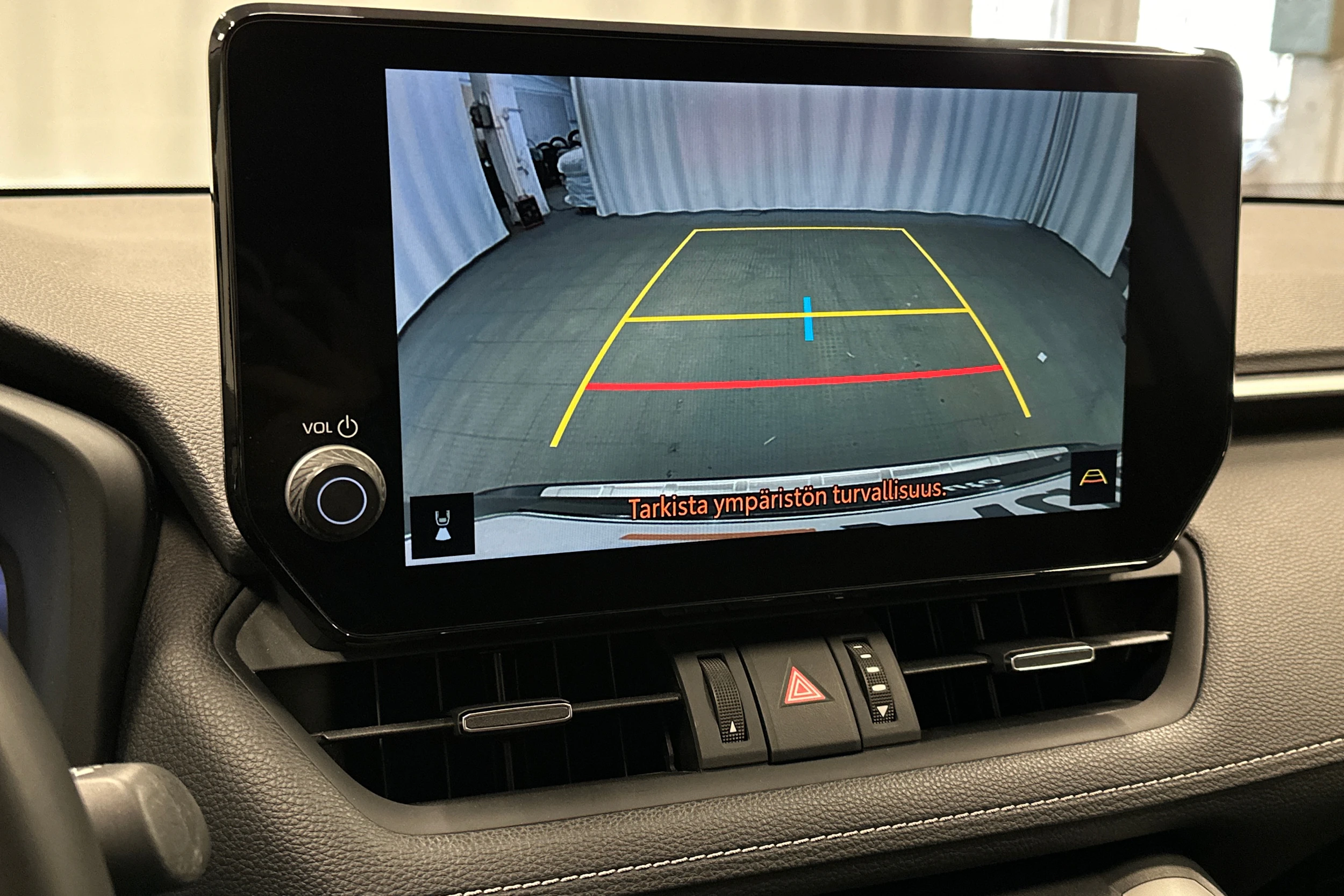 harmaa Toyota RAV4 2023 kuva 24.