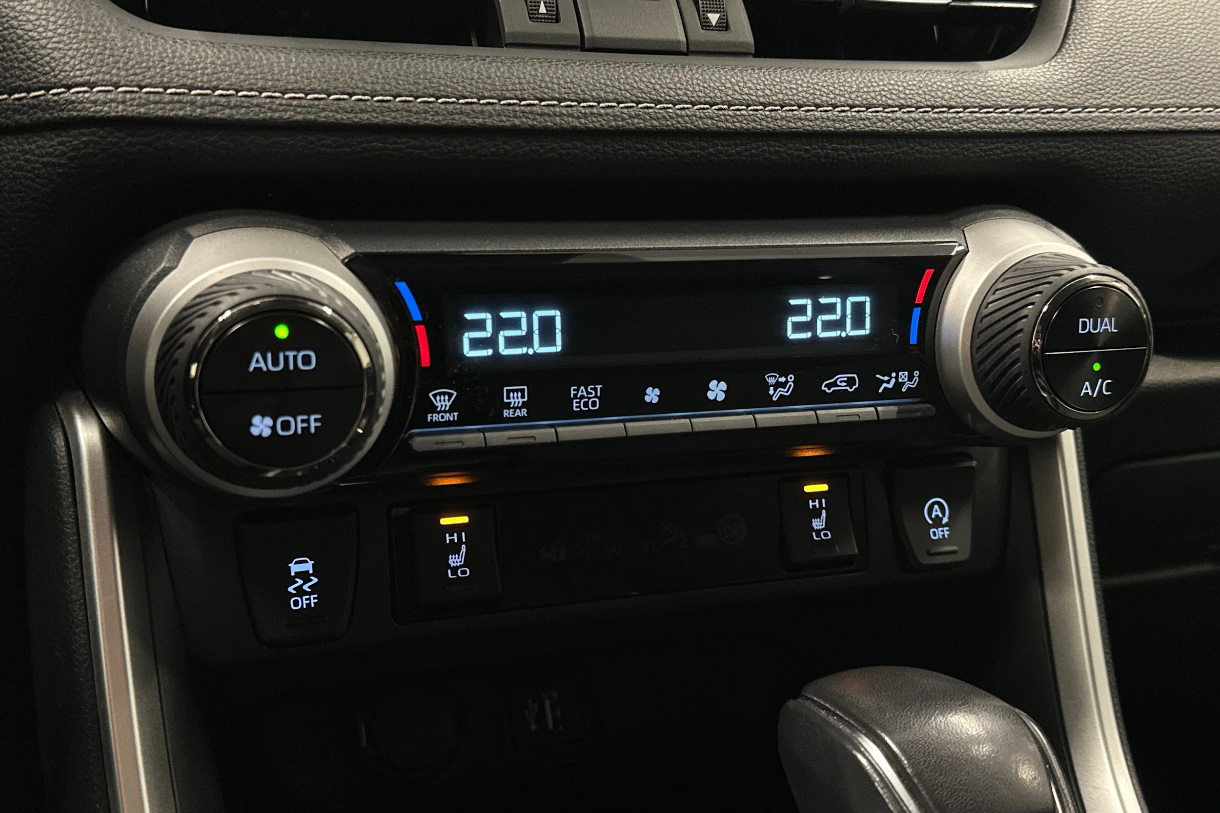 harmaa Toyota RAV4 2023 kuva 25.