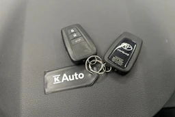 harmaa Toyota RAV4 2023 kuva 29.