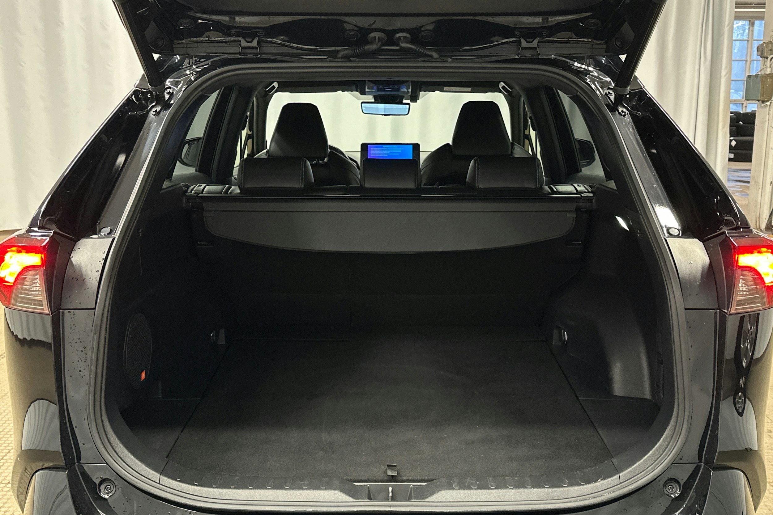 hopea Toyota RAV4 2023 kuva 14.