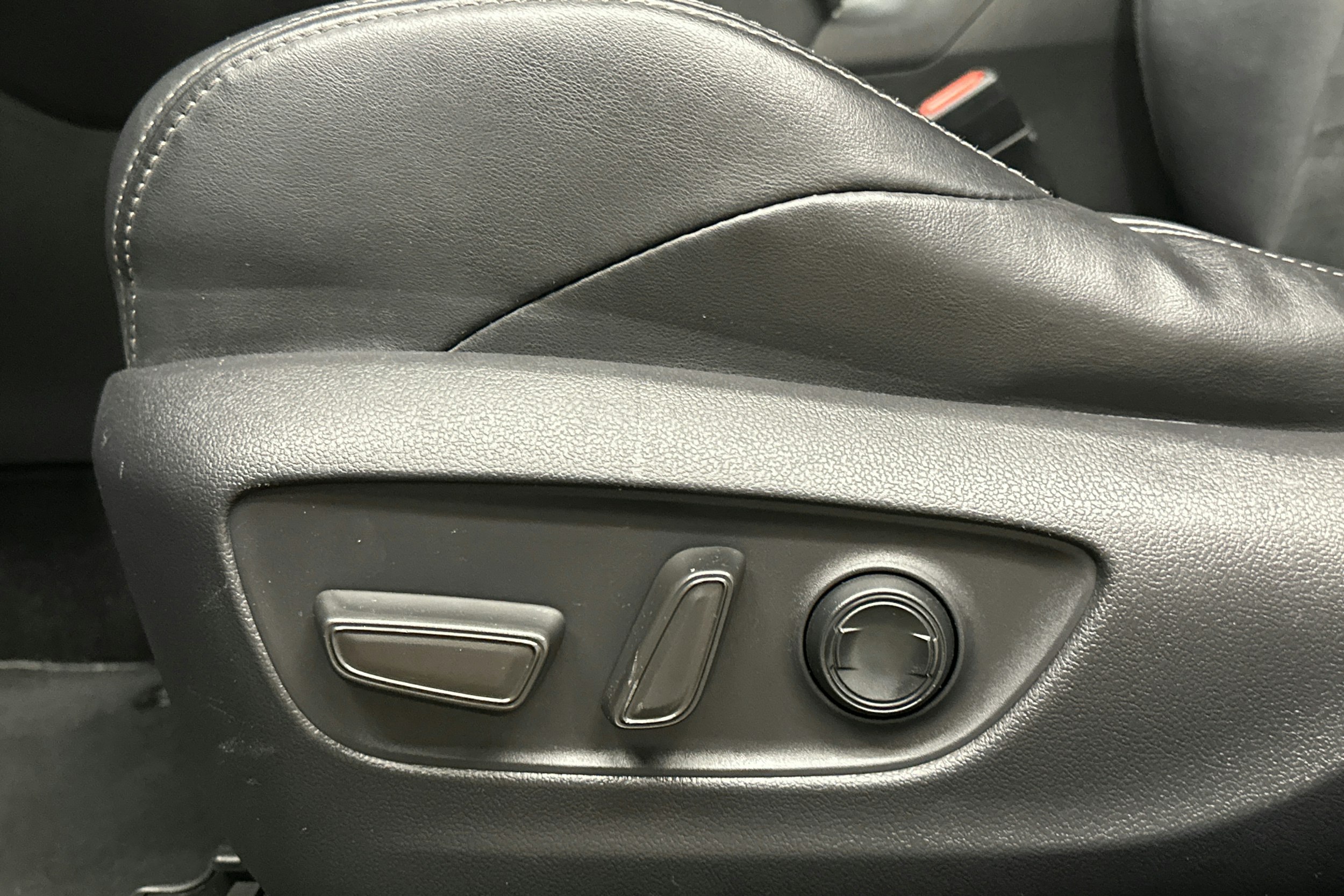 hopea Toyota RAV4 2023 kuva 17.