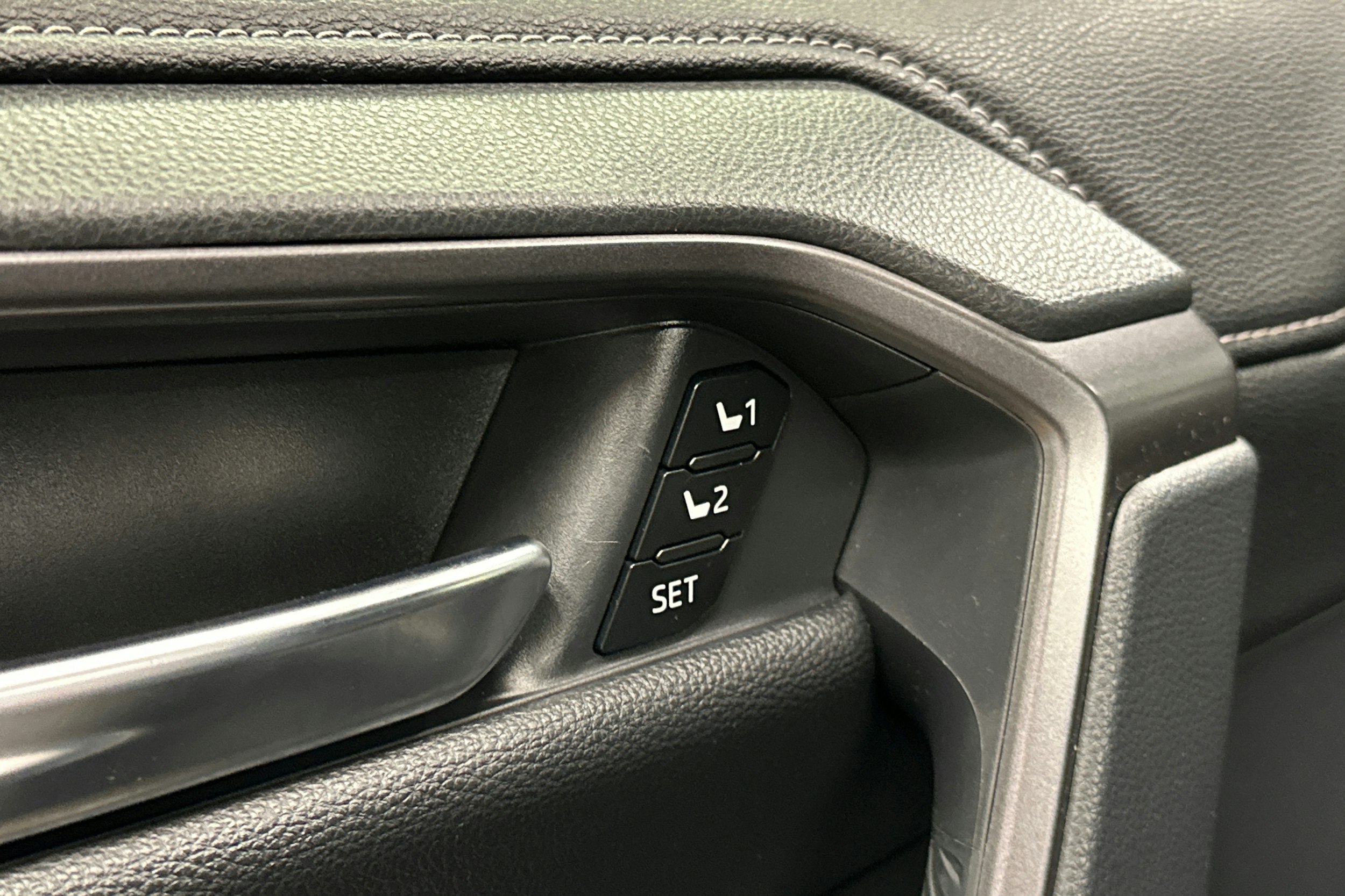 hopea Toyota RAV4 2023 kuva 18.