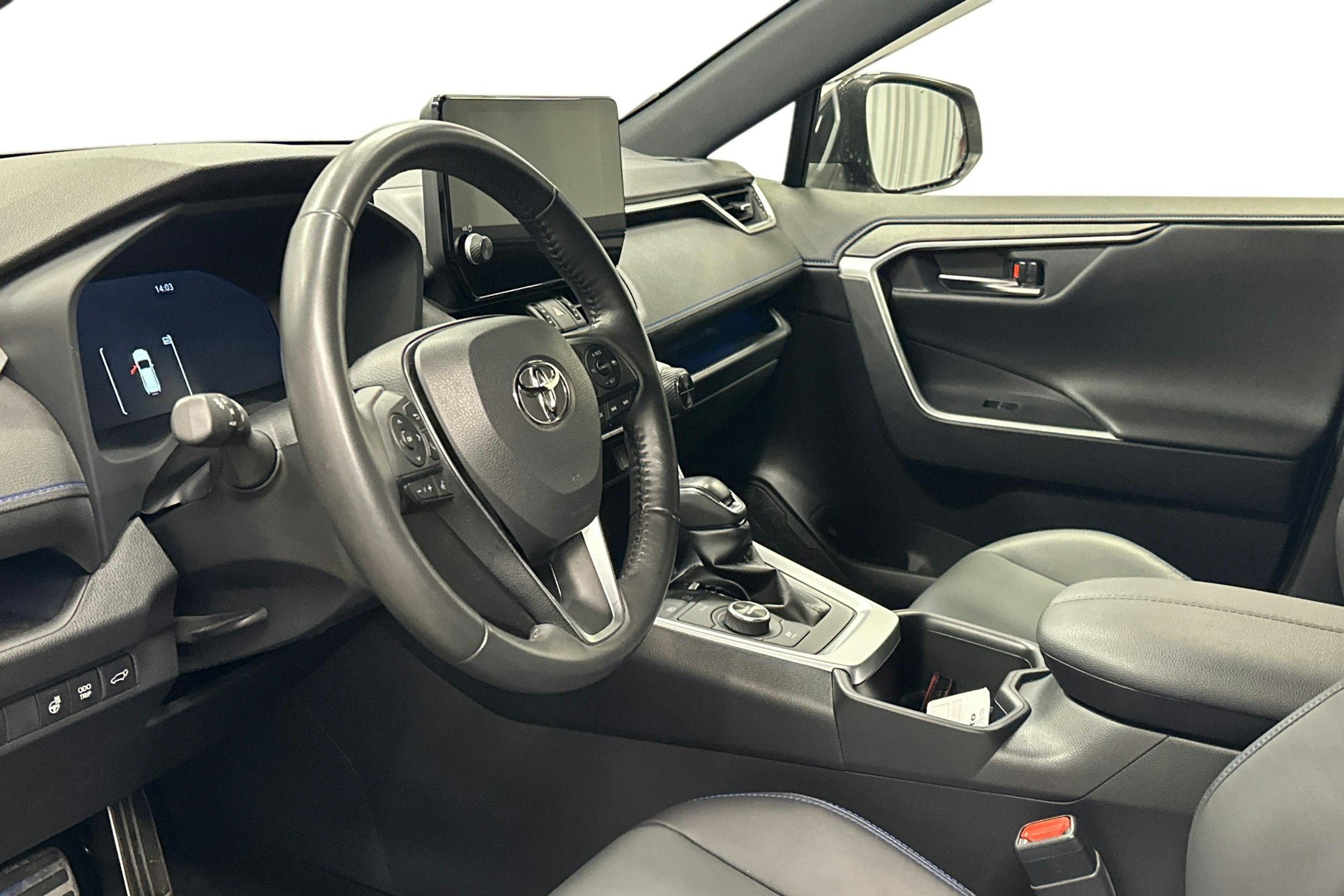 harmaa Toyota RAV4 2023 kuva 6.