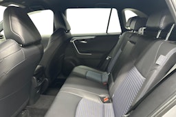 harmaa Toyota RAV4 2023 kuva 8.
