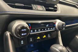 harmaa Toyota RAV4 2023 kuva 17.