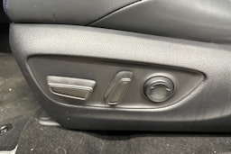 harmaa Toyota RAV4 2023 kuva 20.