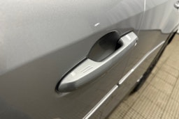 harmaa Toyota RAV4 2023 kuva 23.