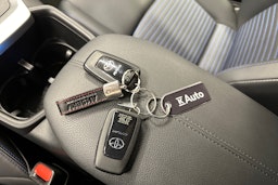 harmaa Toyota RAV4 2023 kuva 24.