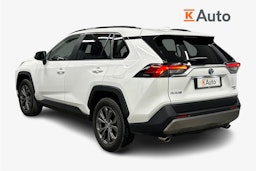 valkoinen Toyota RAV4 2023 kuva 2.