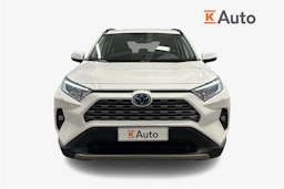 valkoinen Toyota RAV4 2023 kuva 5.