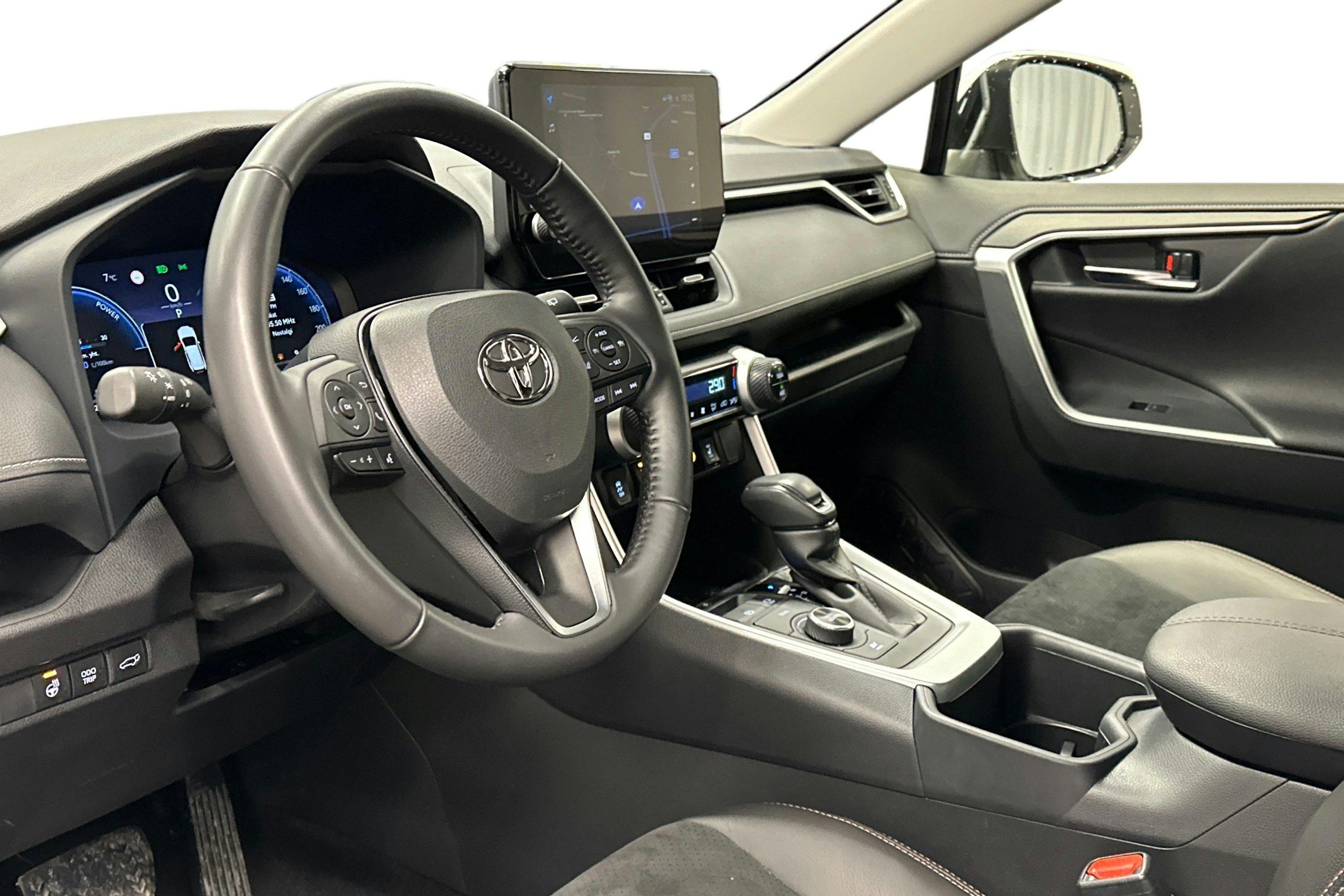 valkoinen Toyota RAV4 2023 kuva 7.