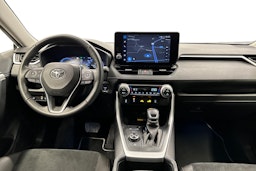 valkoinen Toyota RAV4 2023 kuva 9.