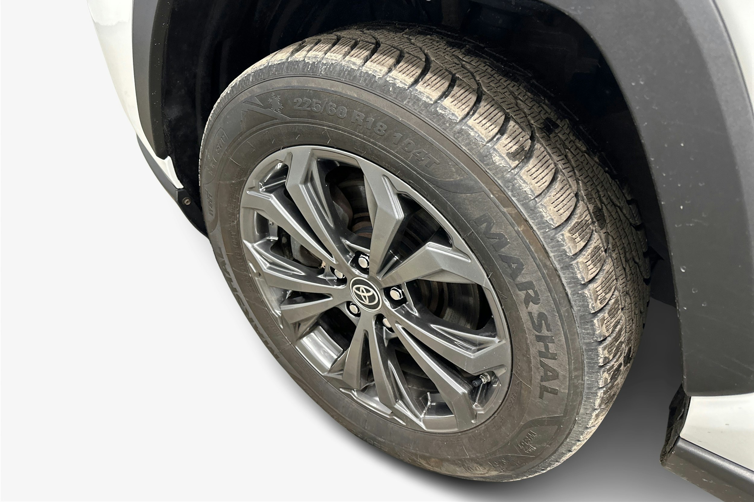 valkoinen Toyota RAV4 2023 kuva 11.