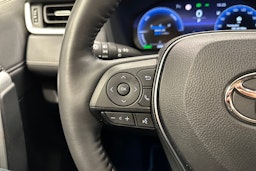 valkoinen Toyota RAV4 2023 kuva 14.