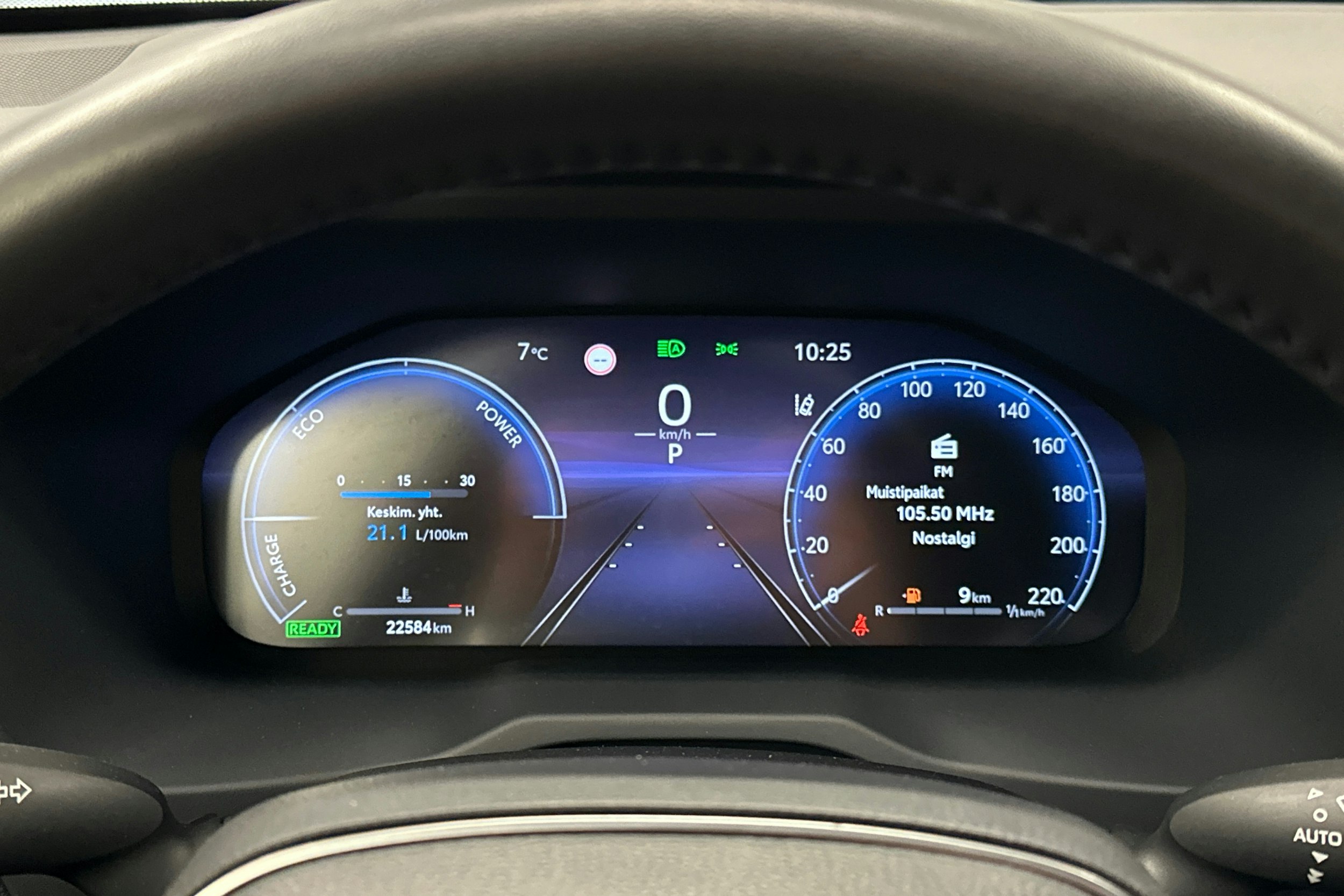 valkoinen Toyota RAV4 2023 kuva 16.