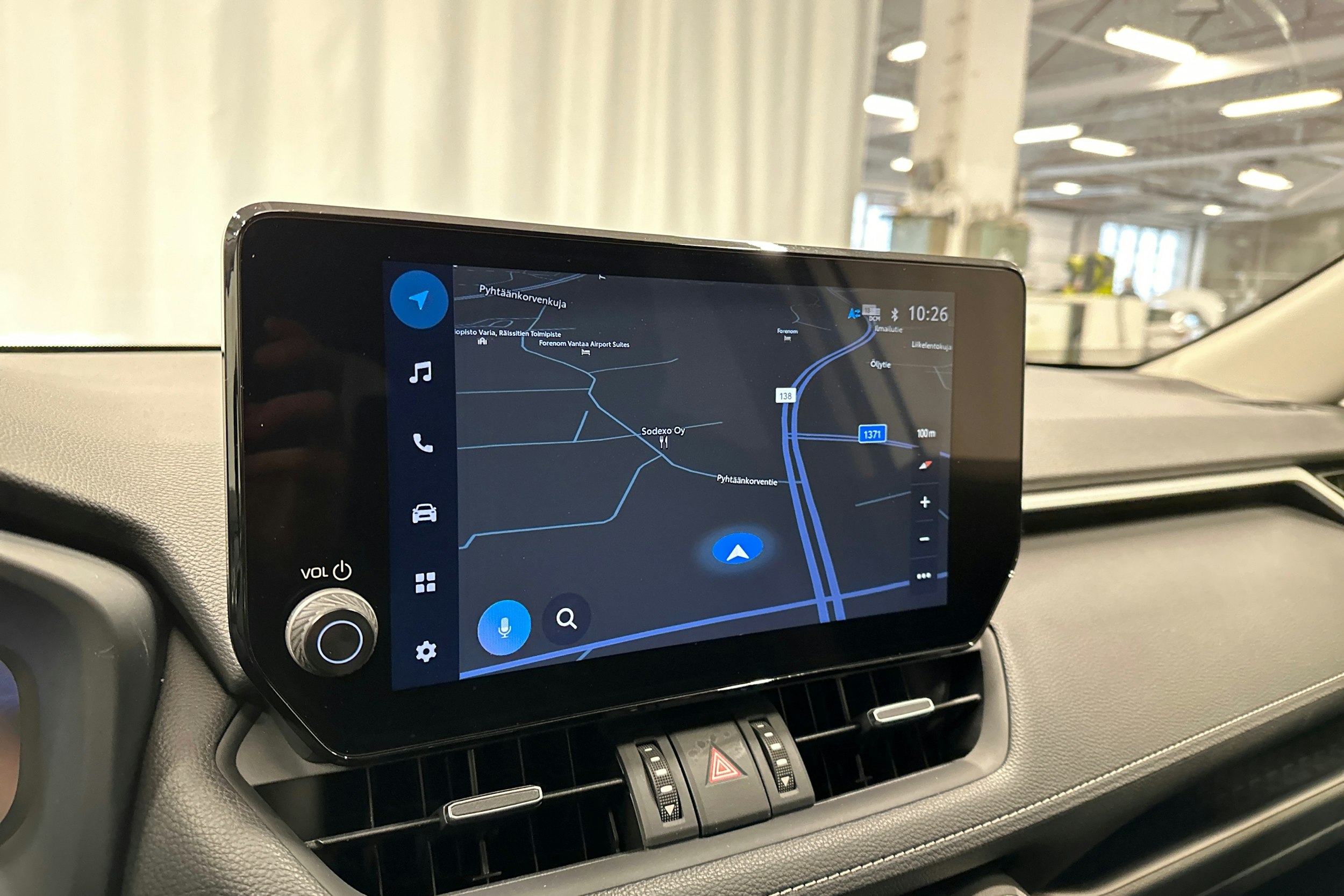 valkoinen Toyota RAV4 2023 kuva 19.