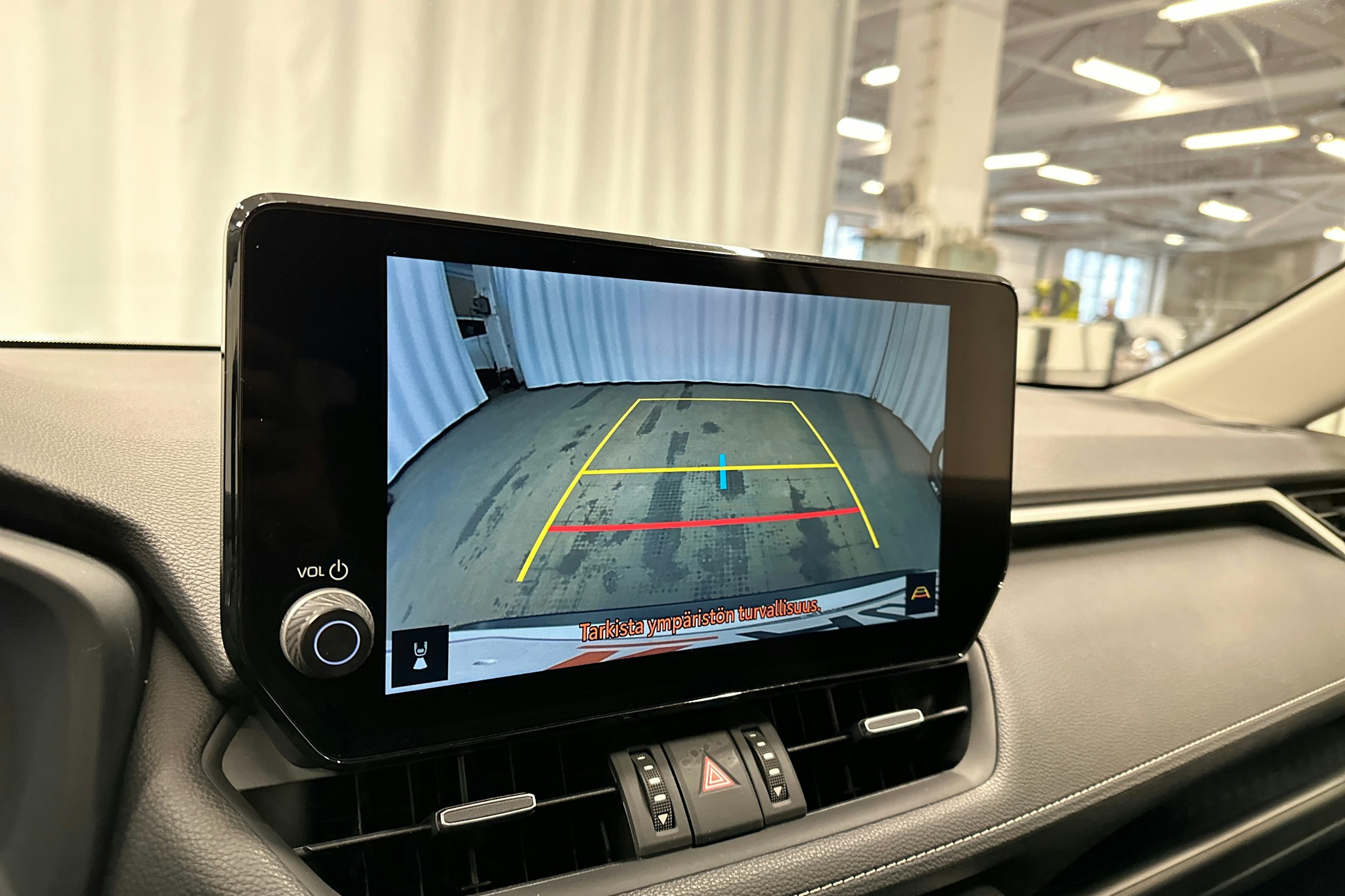 valkoinen Toyota RAV4 2023 kuva 20.