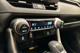 valkoinen Toyota RAV4 2023 kuva 21.