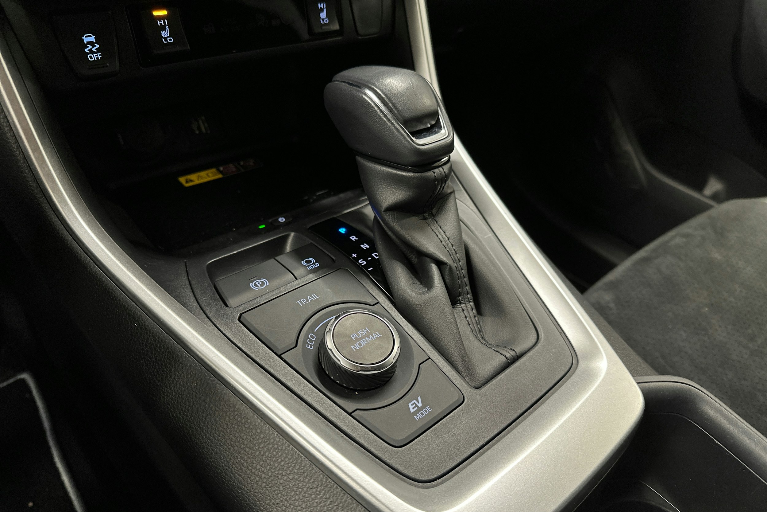 valkoinen Toyota RAV4 2023 kuva 22.