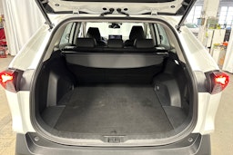 valkoinen Toyota RAV4 2023 kuva 24.