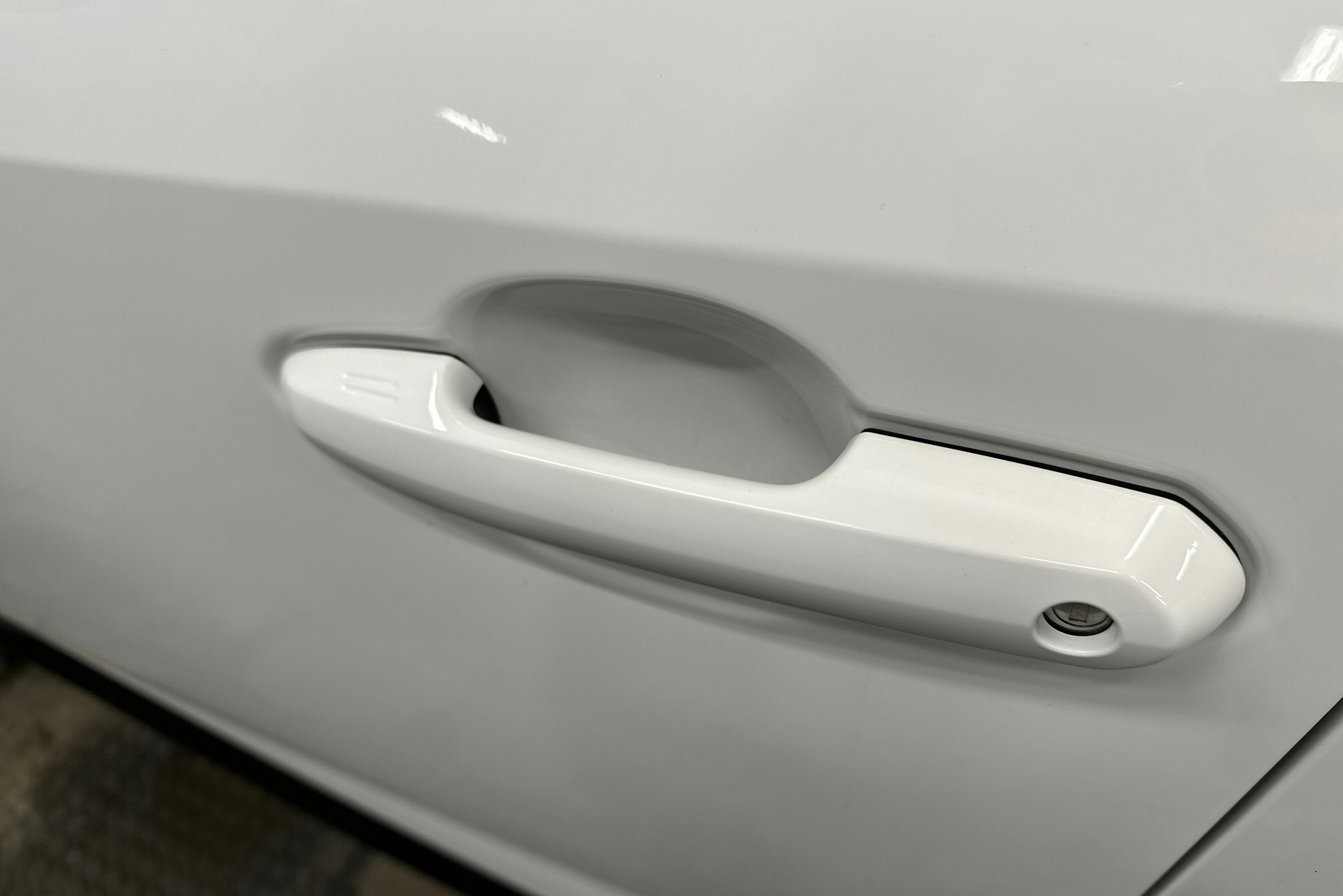 valkoinen Toyota RAV4 2023 kuva 26.