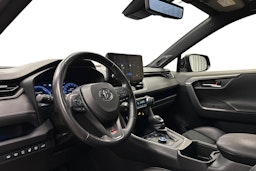 harmaa Toyota RAV4 2023 kuva 7.