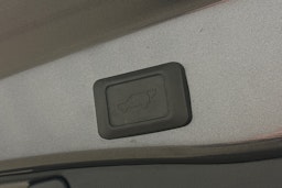 harmaa Toyota RAV4 2023 kuva 15.