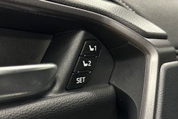 harmaa Toyota RAV4 2023 kuva 18.