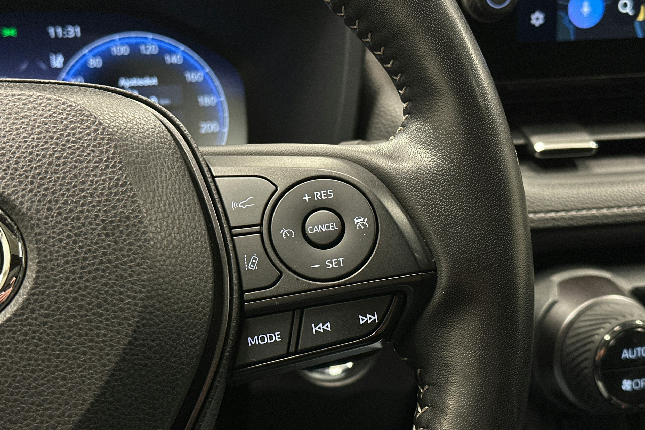 harmaa Toyota RAV4 2023 kuva 21.