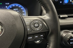 harmaa Toyota RAV4 2023 kuva 21.