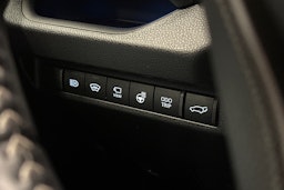 harmaa Toyota RAV4 2023 kuva 22.