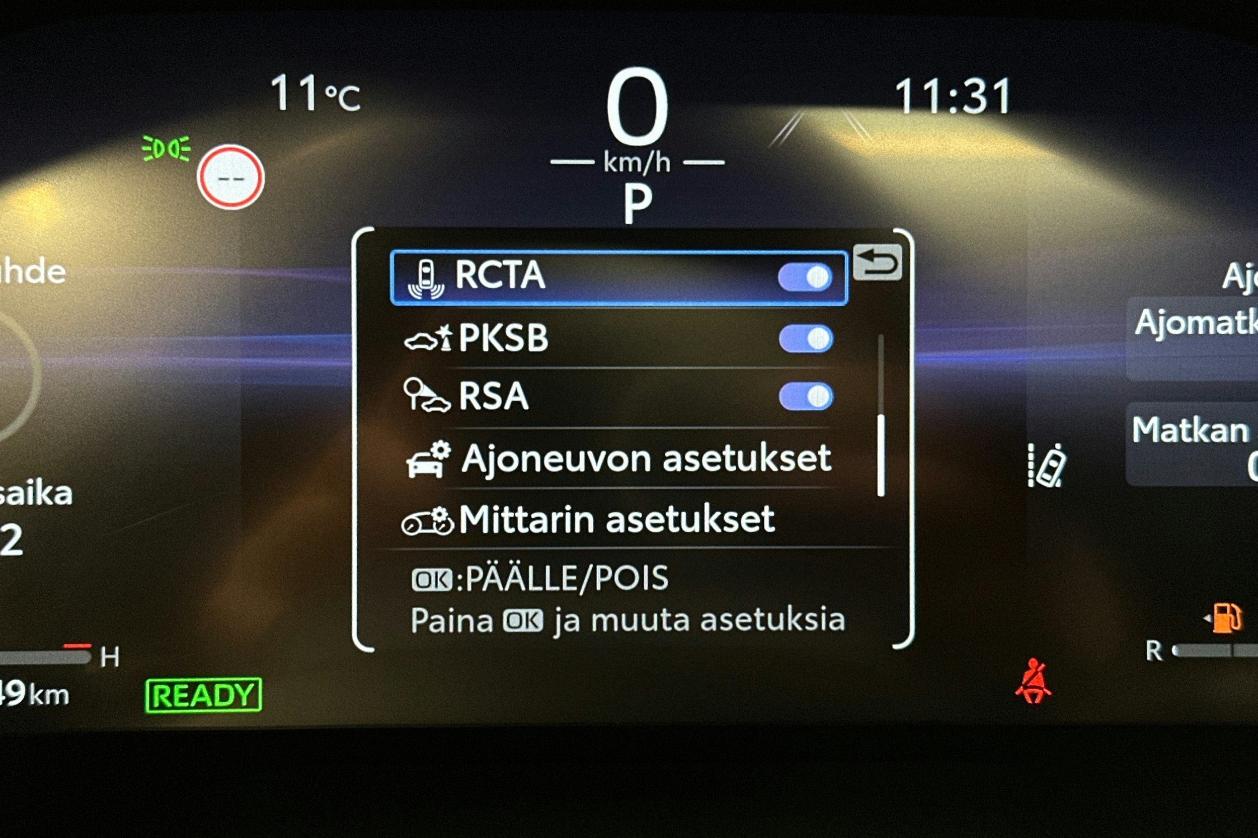 harmaa Toyota RAV4 2023 kuva 25.