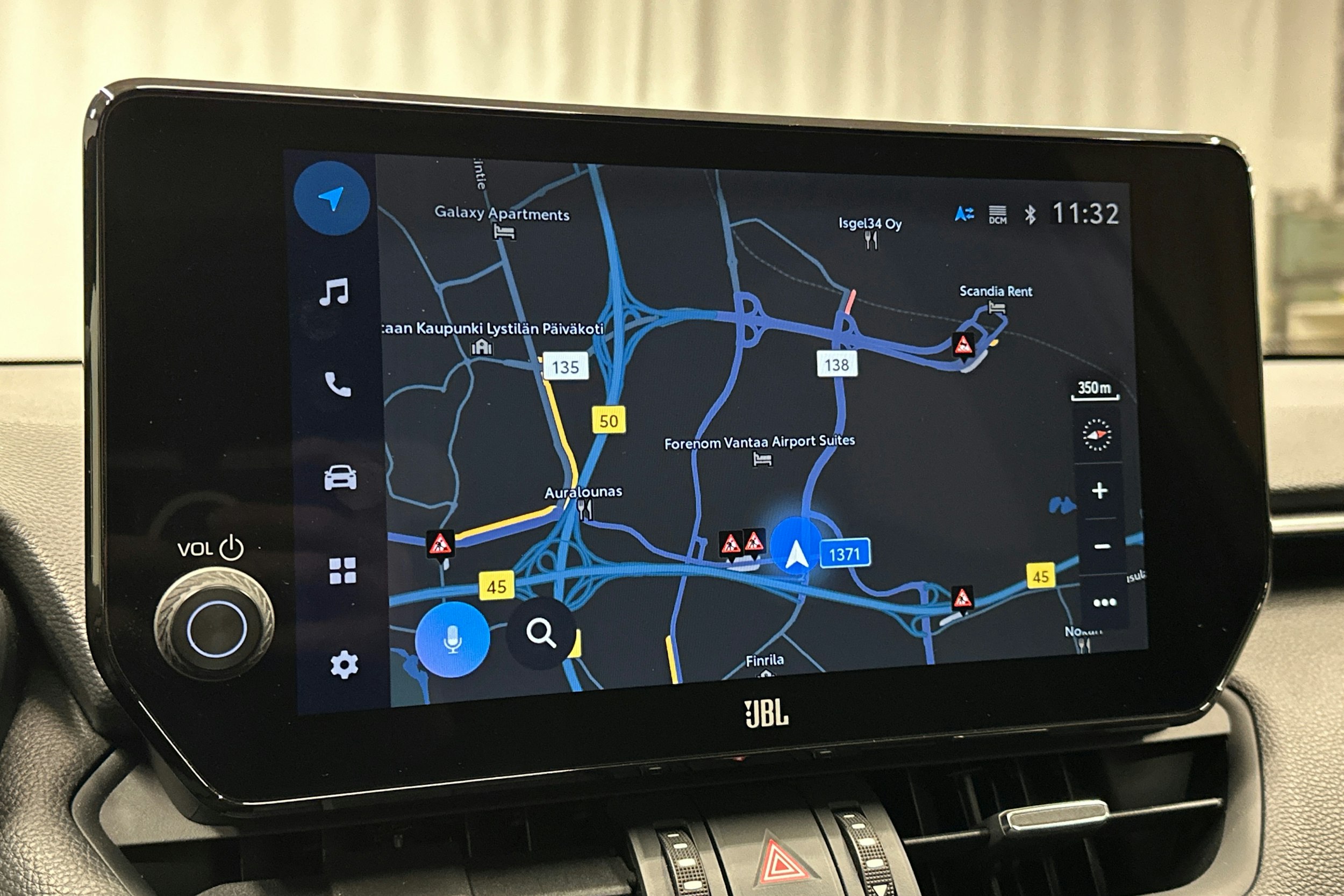 harmaa Toyota RAV4 2023 kuva 26.