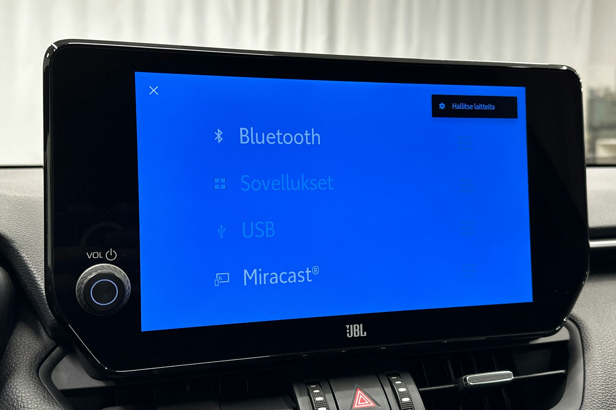 harmaa Toyota RAV4 2023 kuva 27.