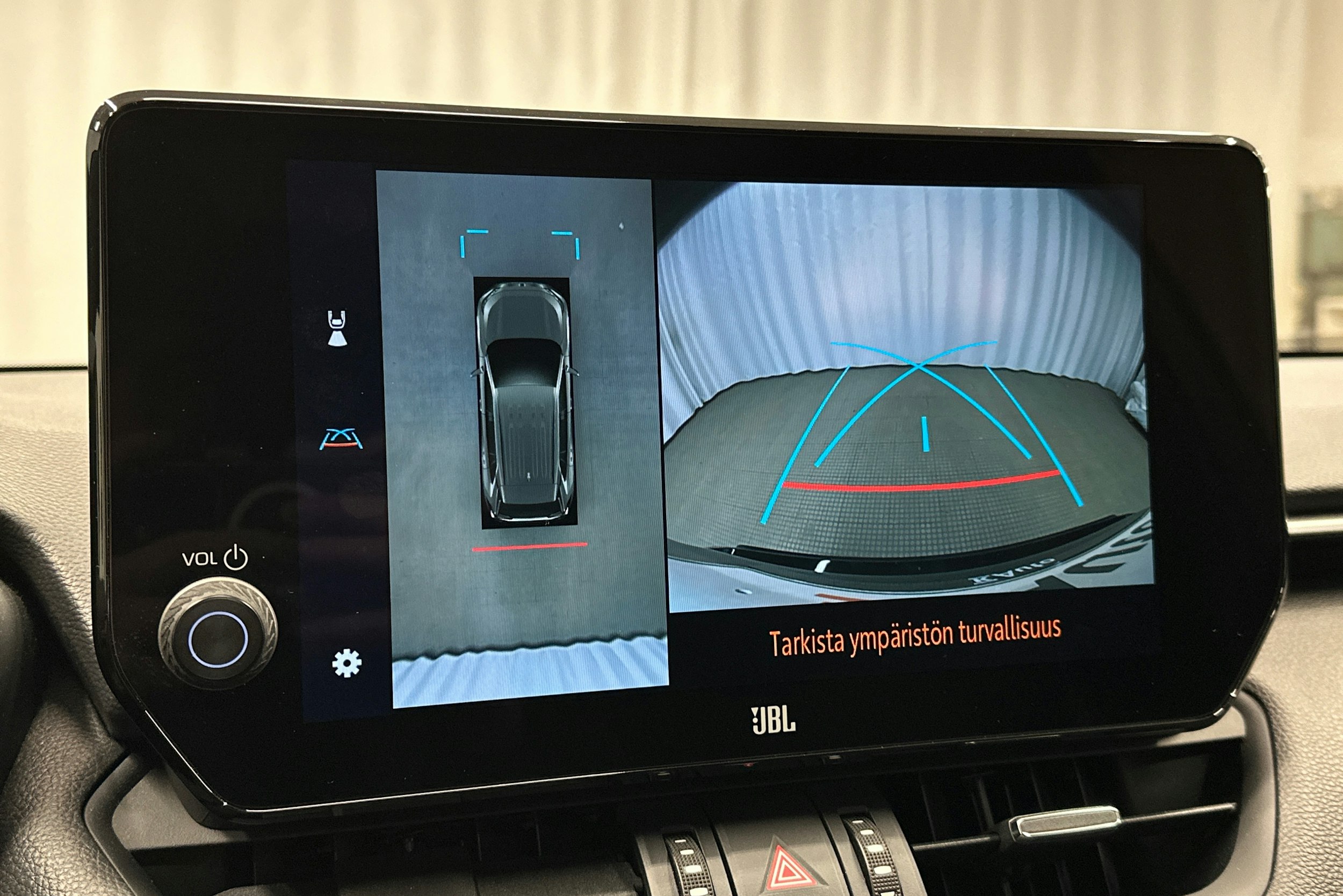 harmaa Toyota RAV4 2023 kuva 28.