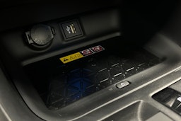 harmaa Toyota RAV4 2023 kuva 30.