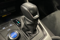 harmaa Toyota RAV4 2023 kuva 31.