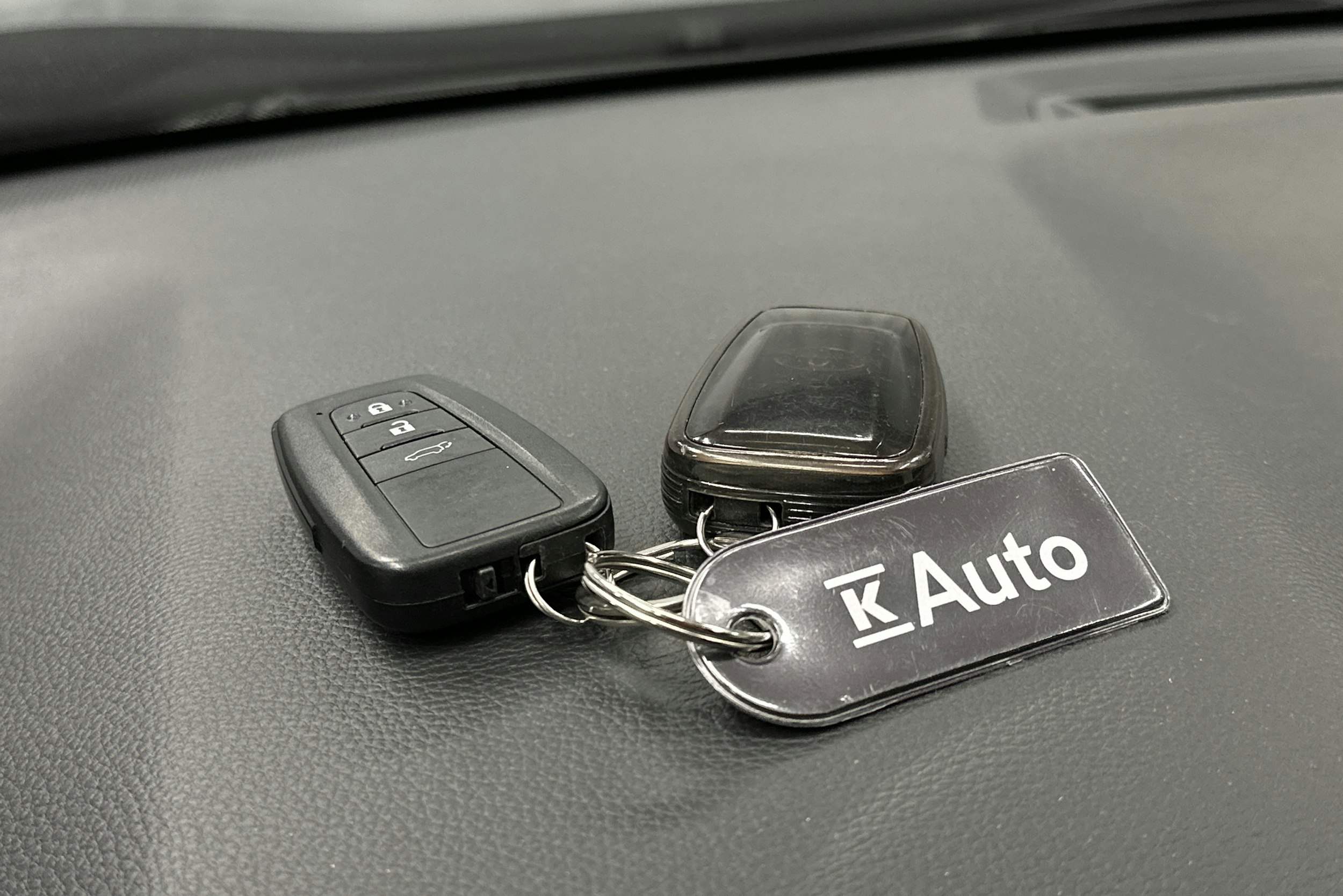 harmaa Toyota RAV4 2023 kuva 34.