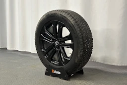 musta Toyota RAV4 2023 kuva 13.