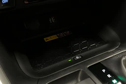 musta Toyota RAV4 2023 kuva 28.