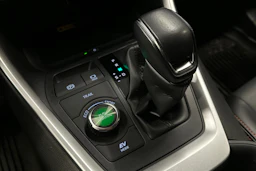 musta Toyota RAV4 2023 kuva 29.